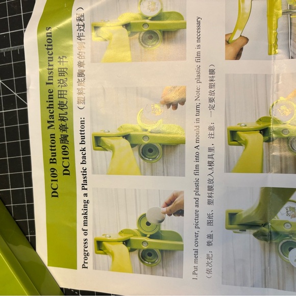 NWOT Button Maker - Picture 6 of 6